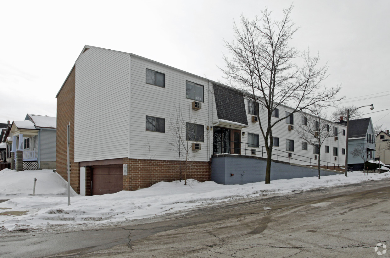 Primary Photo - 939 E Homer St