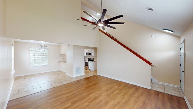 Foto del edificio - 2206 Lazy Ridge Dr