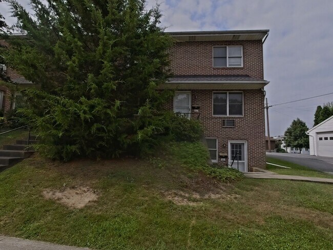 Building Photo - 550 S Hanover Street
