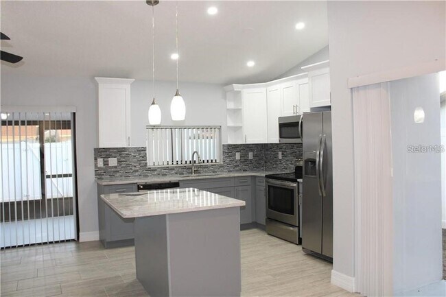 Foto del edificio - 11401 Waveland Way