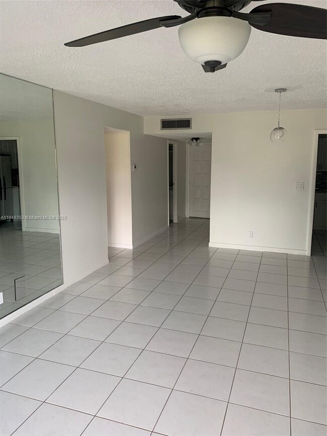 Building Photo - 6201 N Falls Cir Dr