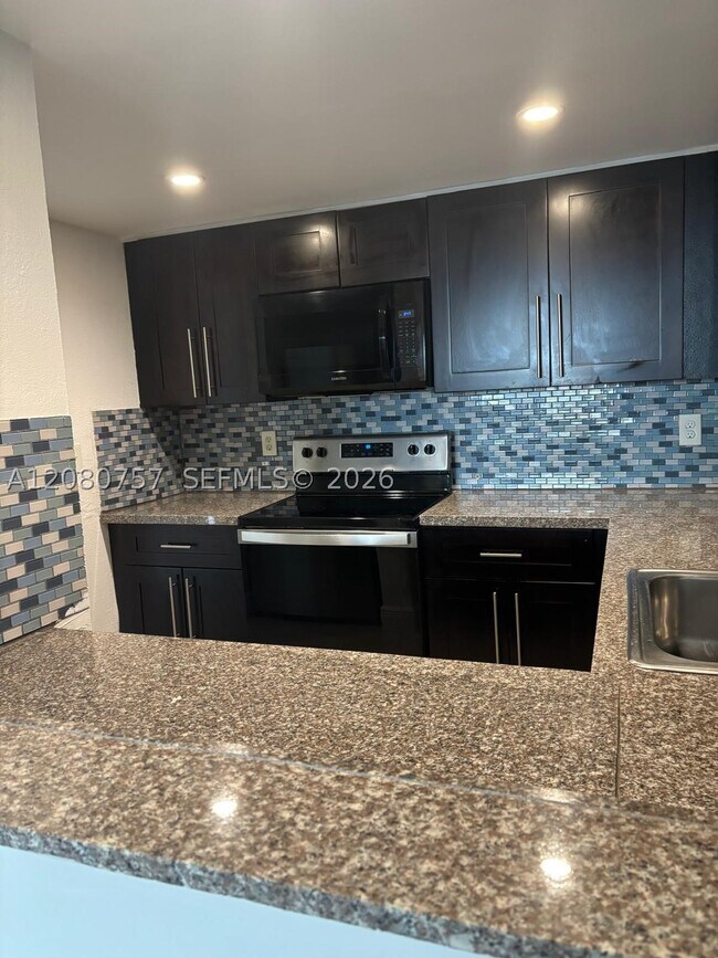 Foto del edificio - 6970 NW 186th St