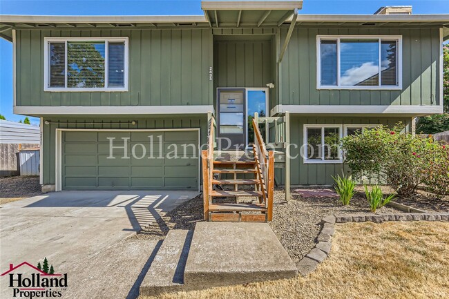 Building Photo - **COMING SOON** Beautiful Split-Level Hill...