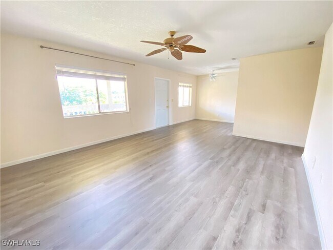 Building Photo - 4607 Bayshore Dr