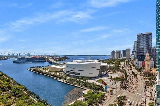 Foto del edificio - 900 Biscayne Blvd