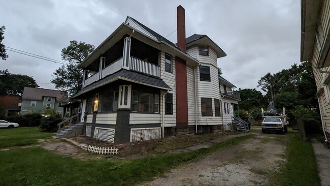 Building Photo - 3404 Archwood Ave