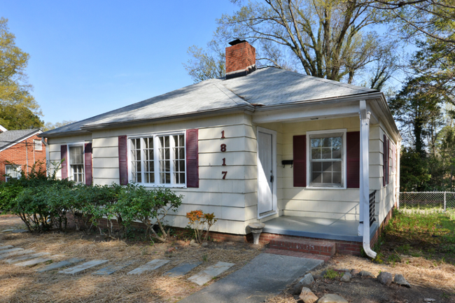 Building Photo - Cute Bungalow