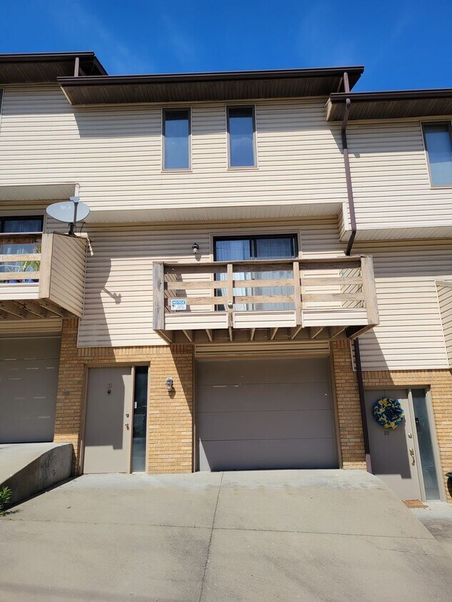 Primary Photo - 2 br, 1.5 bath House - 1332-19 Pineview Drive