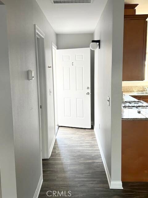 Foto del edificio - 1265 Olive Tree Ln