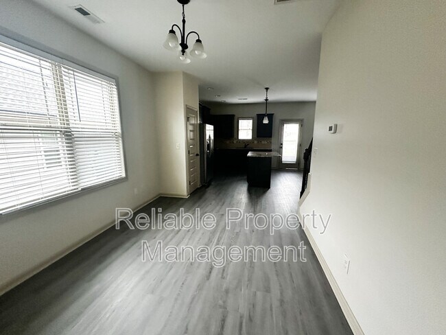 Foto del edificio - 198 Balboa Pkwy