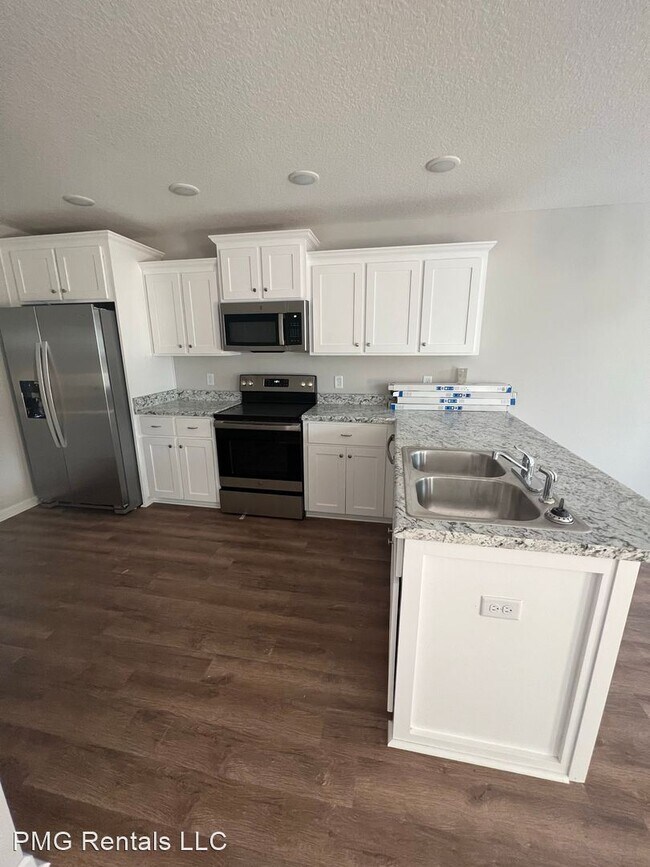 Building Photo - 3 br, 2 bath House - 819 N. Main St. 819 N...