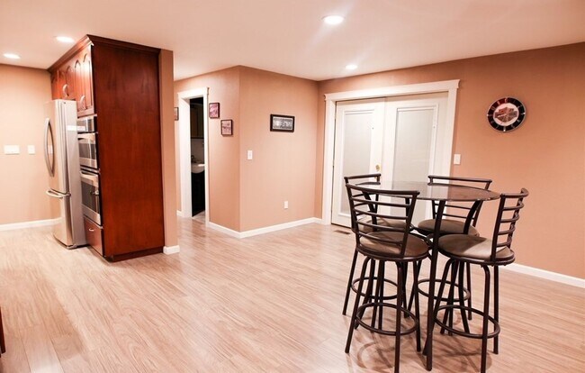 Building Photo - Beautiful home in Edgewood