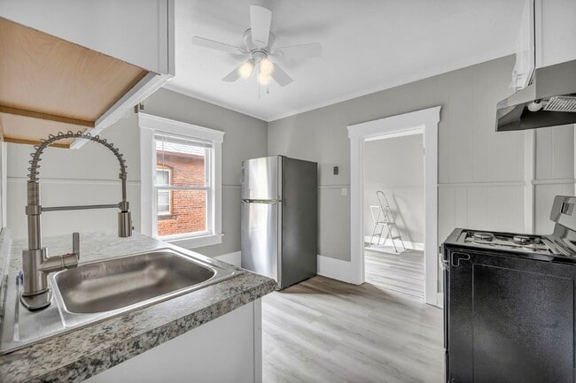 Building Photo - 2023 Robin St