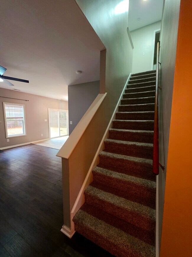 Building Photo - 3 BR 2.5 BA Hunters Creek