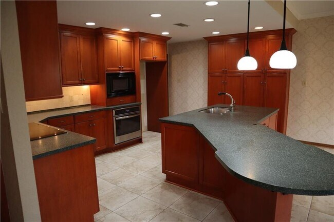 Building Photo - 4809 Timberline Dr