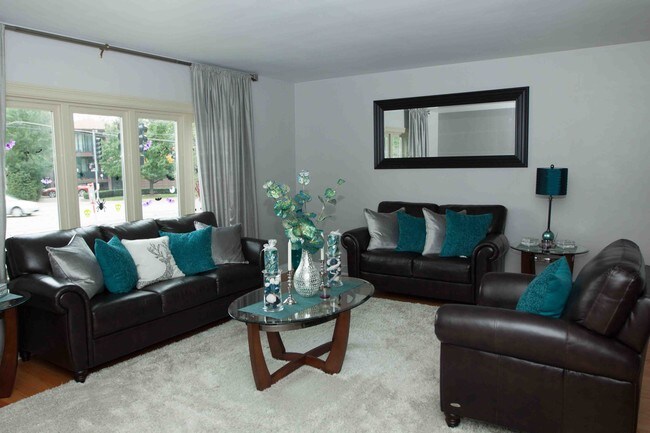 Living Room - 1281 N Northwest Hwy