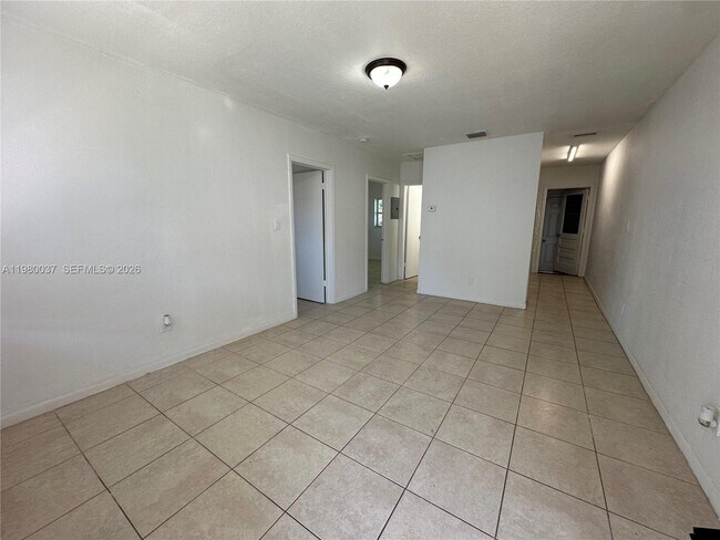 Foto del edificio - 148 NW 14th Way