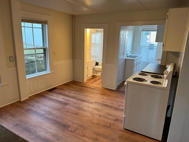 Building Photo - 51 Jackson St