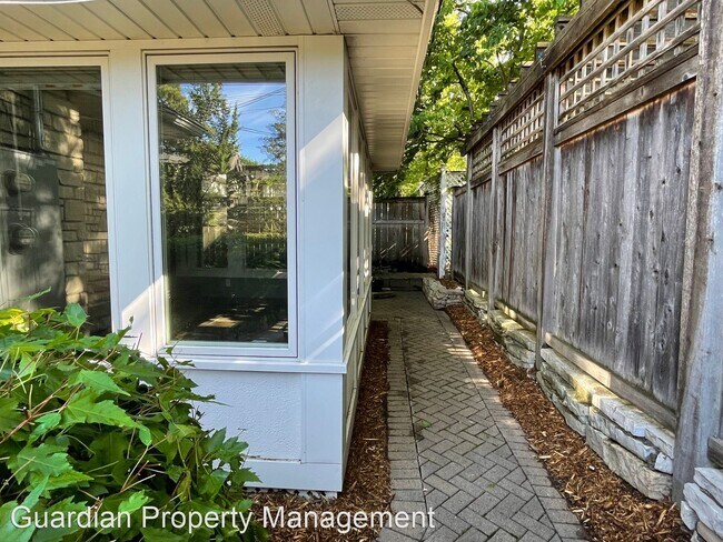 Foto del edificio - 2 br, 1.5 bath House - 1818 Douglas Ave