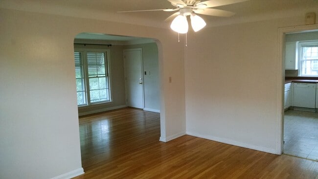 Building Photo - 18725 Chagrin Blvd