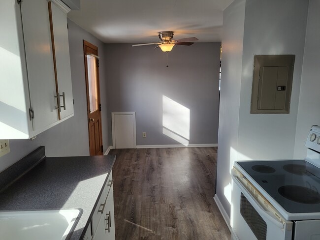 Kitchen Dining - 4039 S Brust Ave