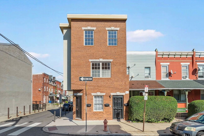 Building Photo - 621 N 33rd St