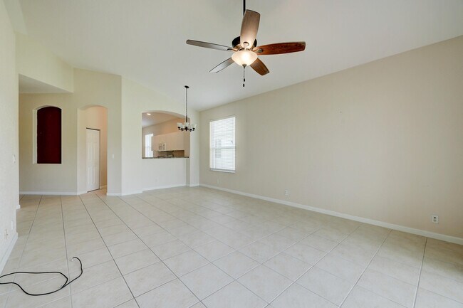 Foto del edificio - 688 Stanford Ln