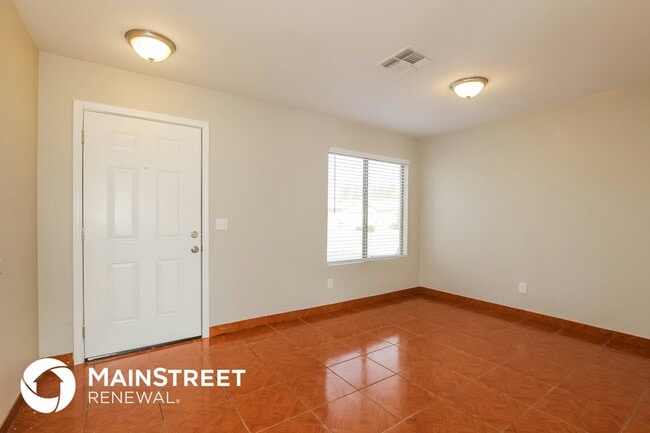Foto del edificio - 16087 W Woodlands Ave