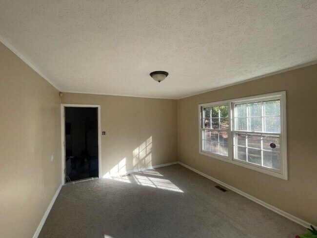 Building Photo - BELOW MARKET RENT!
