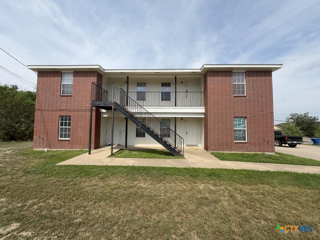 Primary Photo - 1016 North Dr