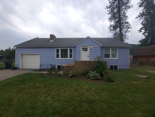 Building Photo - Newly Remodeled