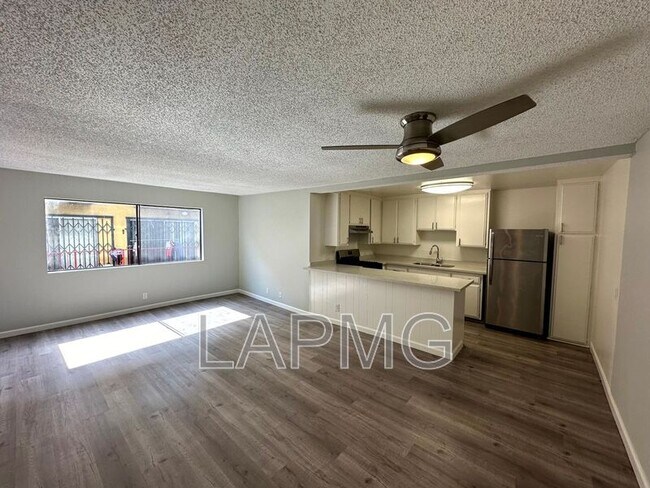 Foto del edificio - 829 N Bunker Hill