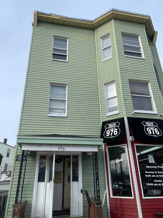 Foto del edificio - 976 Bennington St