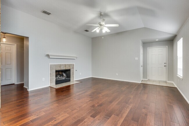 Foto del edificio - 1201 Roping Reins Way