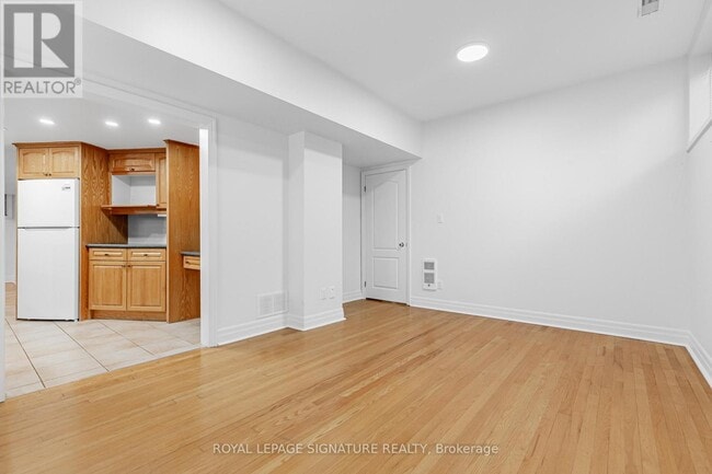 Building Photo - 44 Thatcher Ave