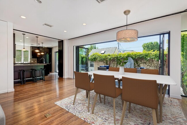 Dining | Kitchen| Backyard access - 547 N Alta Vista Blvd