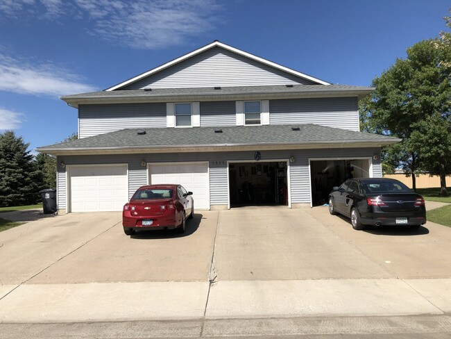 Building Photo - 1111 Skyline Dr