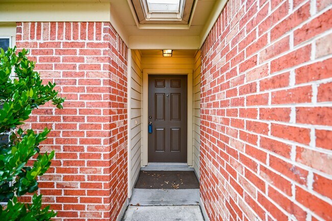 Foto del edificio - 2106 Castle Gardens Ln