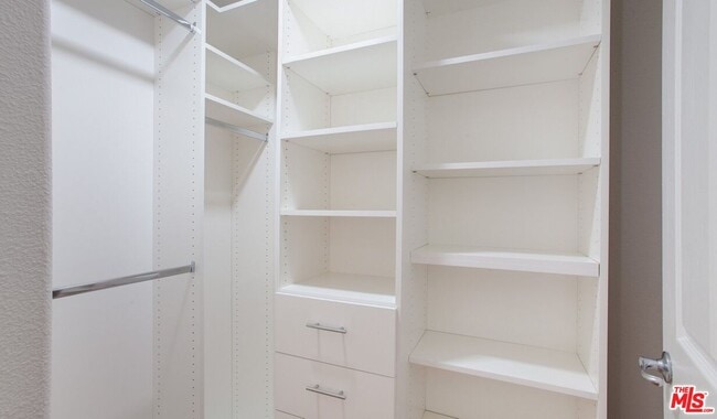 Foto del edificio - 340 Hauser Blvd