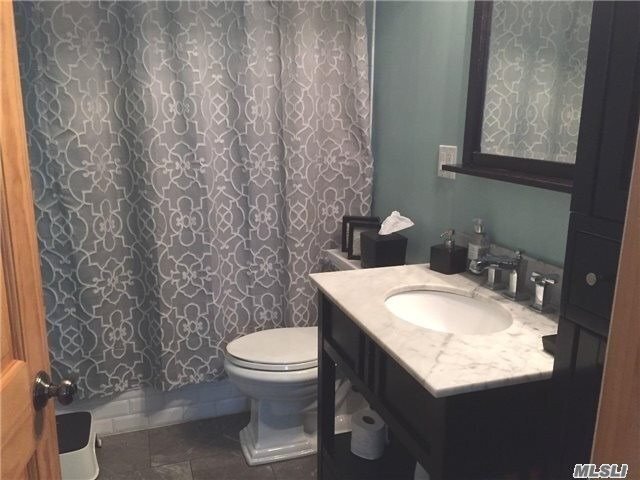 Foto del edificio - 7 Willits Rd