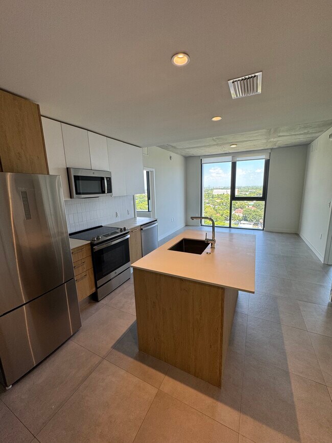 Foto del edificio - 138 NW 31st St