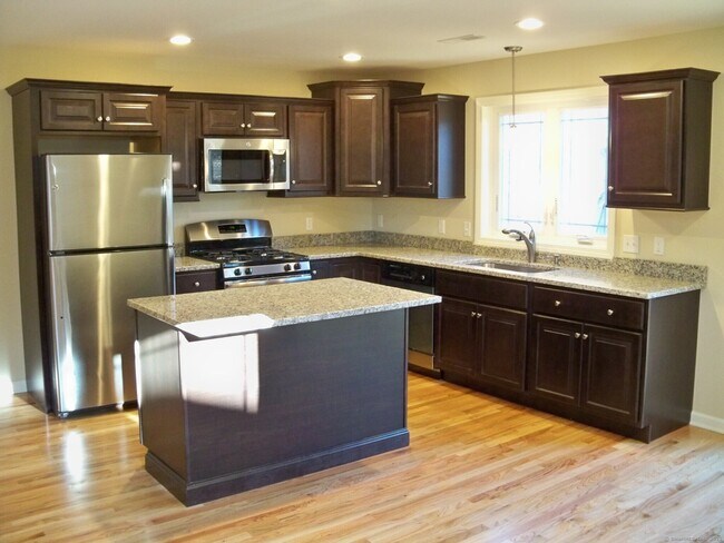 Foto del edificio - 404 Main St