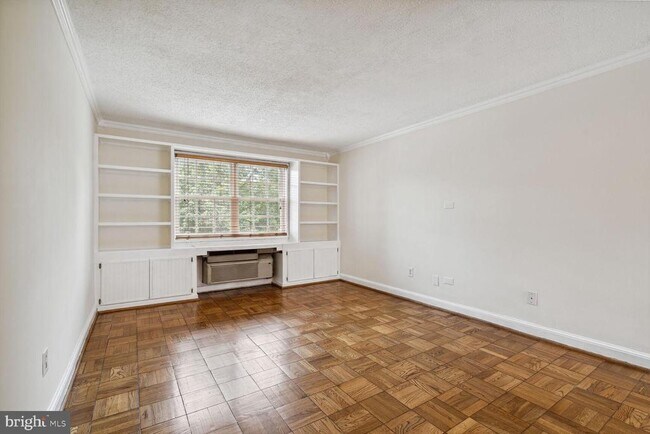 Building Photo - 1716 W Abingdon Dr