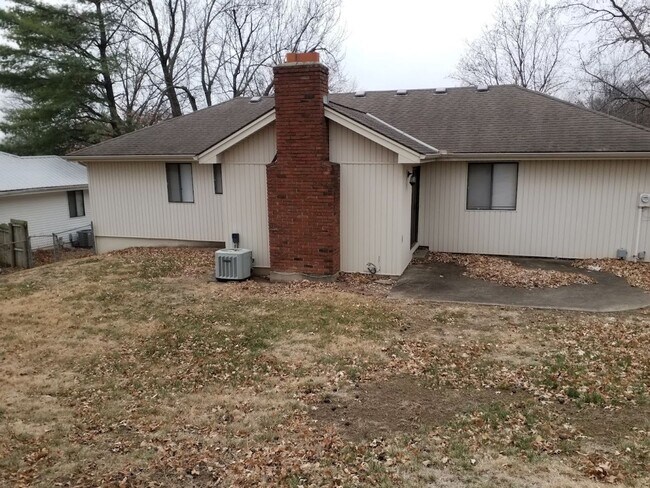 Building Photo - FREE TV w/Move in Feb! 3 Bed 2 Bath 2 Car ...