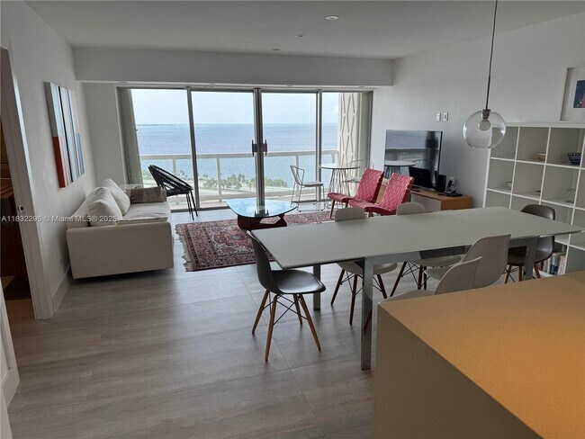 Foto del edificio - 2451 Brickell Ave