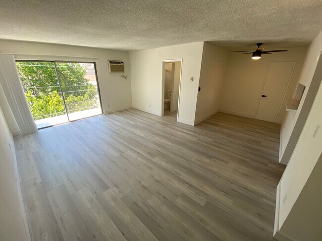 Foto del edificio - 9344 National Blvd