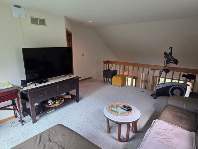 Foto del edificio - 3 bedroom 2 bath Hartland home with Arrowhead schools!