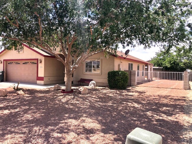 Foto del edificio - Charming 3 Bedroom Home on Corner Lot!