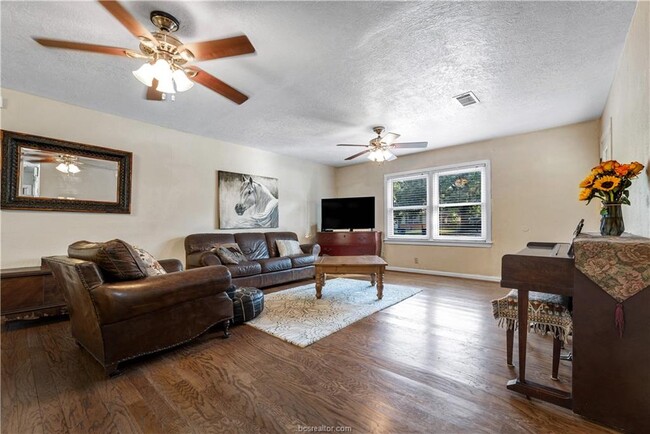 1611 Burt St, Bryan, TX 77802 - House Rental in Bryan, TX | Apartments.com