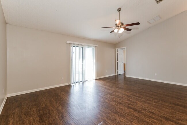 Foto del edificio - 3664 Star Leaf Rd W